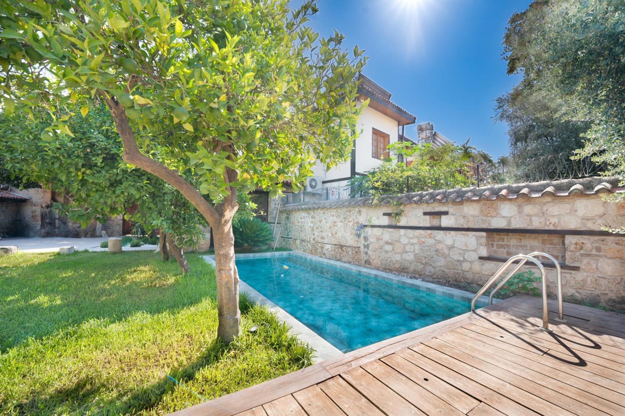 Otel House 5 *